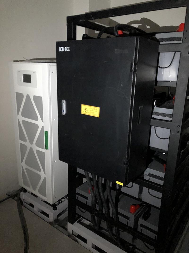 烏海武漢某大學施耐德UPS120kVA
